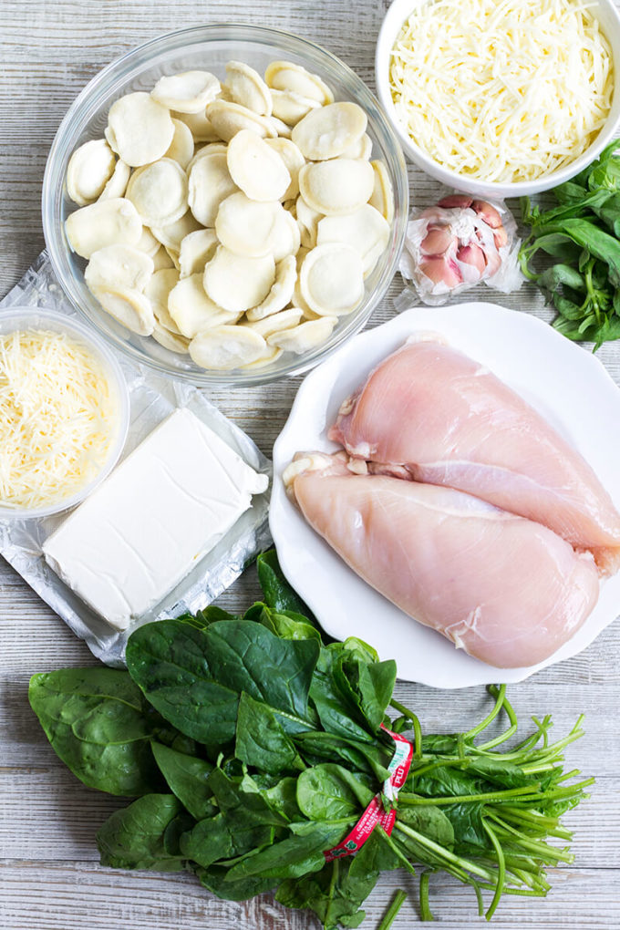 Cheesy Chicken Alfredo Ravioli Casserole is a creamy pasta bake that's loaded with chicken & spinach and it such to leave cheese lovers drooling!