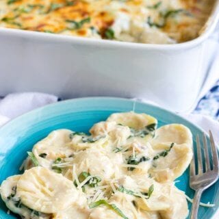 Cheesy Chicken Alfredo Ravioli Casserole is a creamy pasta bake that's loaded with chicken & spinach and it such to leave cheese lovers drooling!
