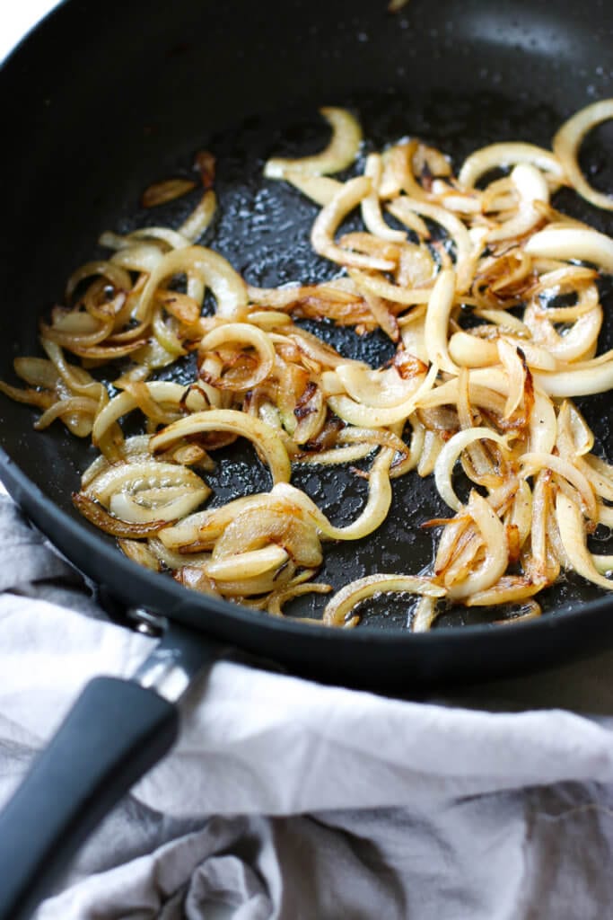 Caramelized Onion, Fig & Goat Cheese Bites Easy Peasy Meals