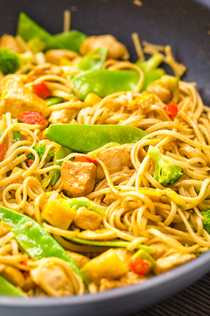 Delicious garlic chicken lo mein