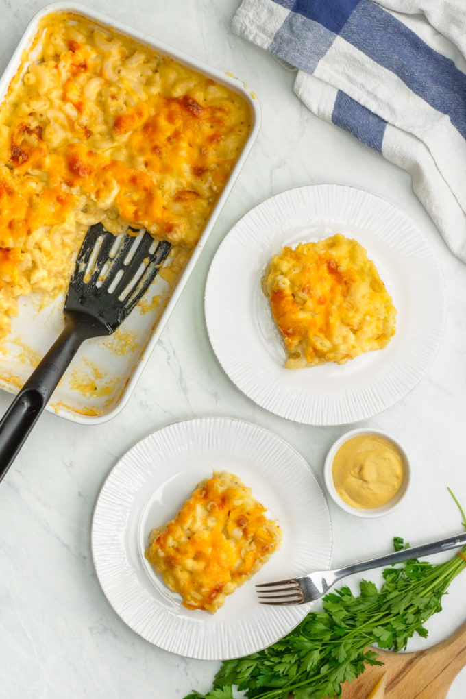 Delicious and easy creamy Mac and cheese casserole