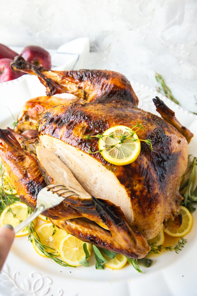 Slicing into a roast turkey for a juicy, tasty, turkey for Thanksgiving