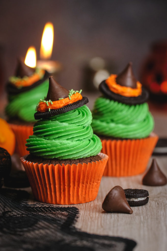 Witches Hat Cupcakes- three cupcakes with green frosting and an OREO witch hat