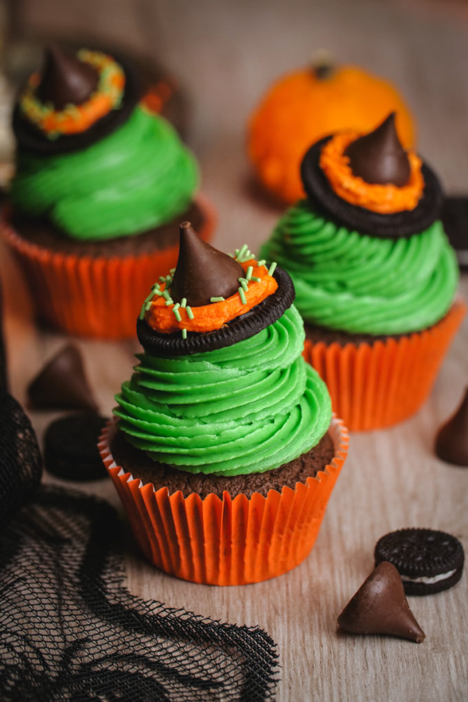 Halloween Cupcakes: Witches Hat Cupcakes - Easy Peasy Meals