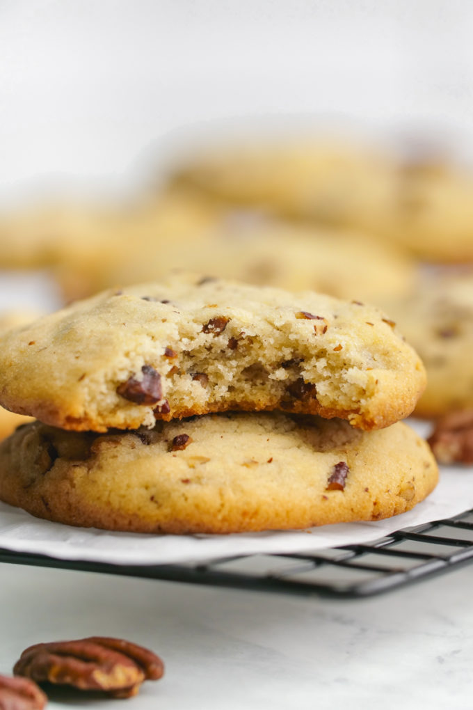 A delicious pecan sandies copycat cookie, watch out Keebler, these cookies are amazing. 