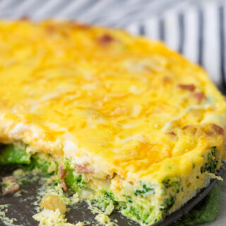 Crustless quiche, low carb breakfast with ham and cheese