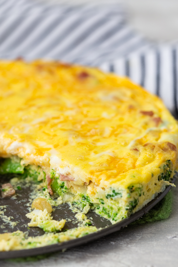 Crustless quiche, low carb breakfast with ham and cheese