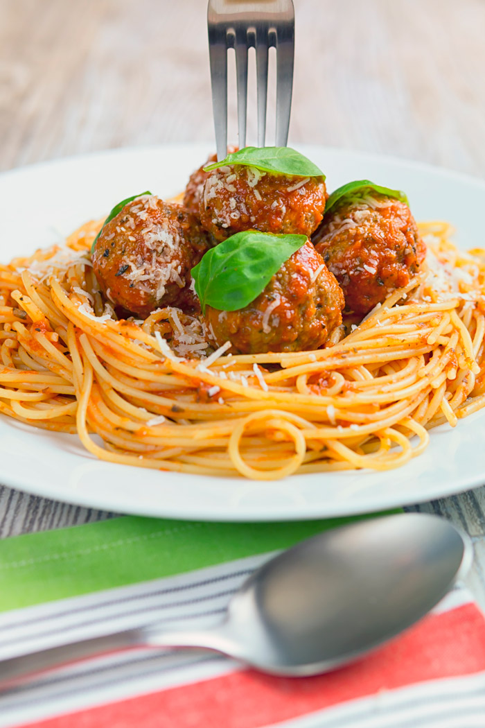 A plate of spaghetti and meatballs