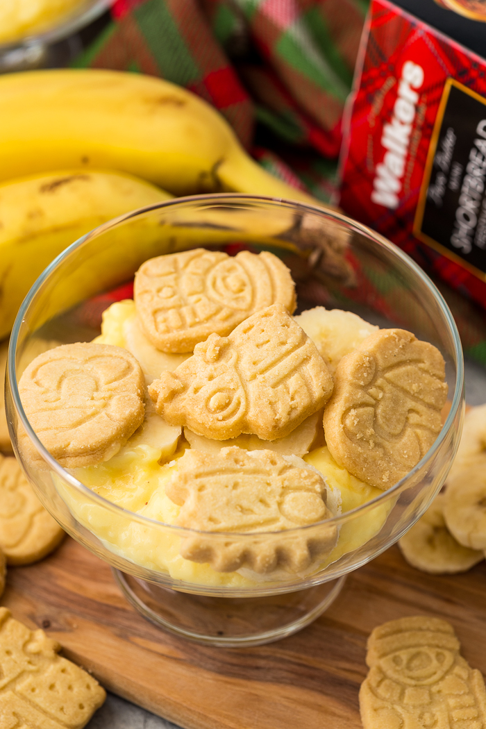 Walkers Shortbread Mini Festive Shapes on top of banana pudding