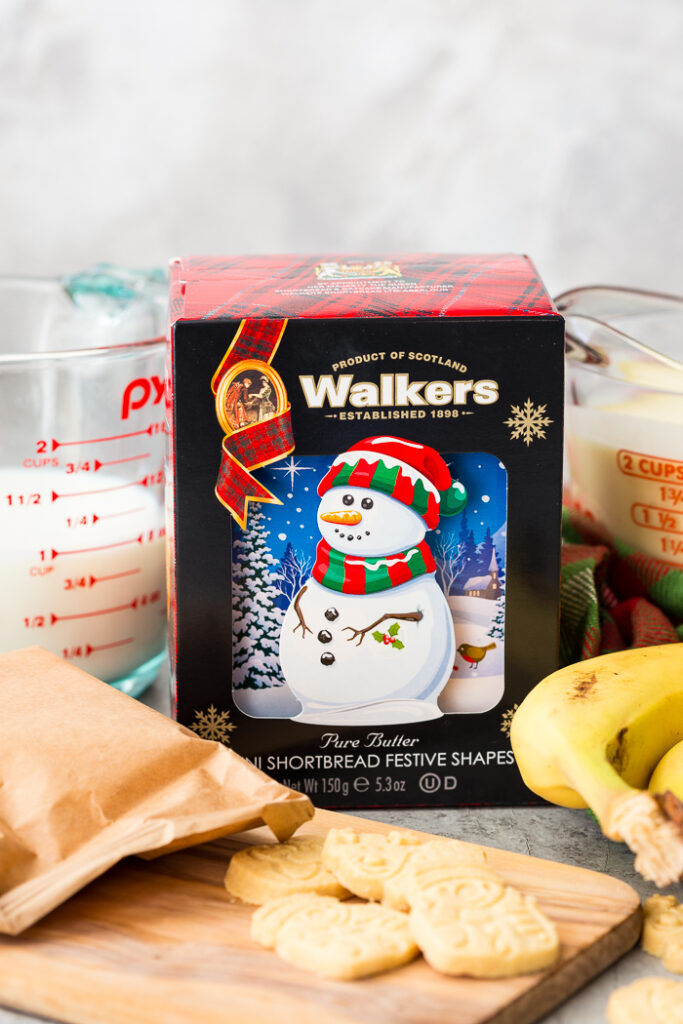 Walkers mini shortbread festive shapes snowman box