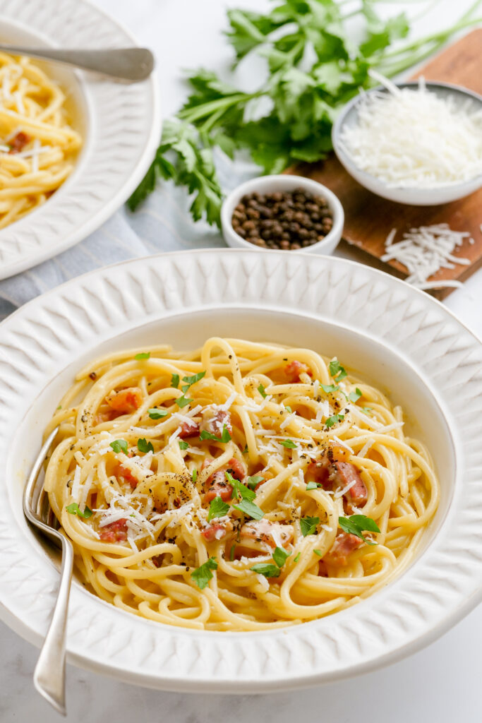 Spaghetti carbonara is a delicious spaghetti with bacon, eggs, and more. 