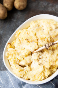 Make ahead mashed poatoes, the best mashed potatoes for Thanksgiving.