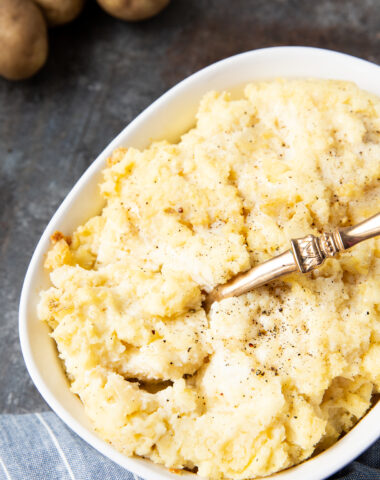 Make ahead mashed poatoes, the best mashed potatoes for Thanksgiving.