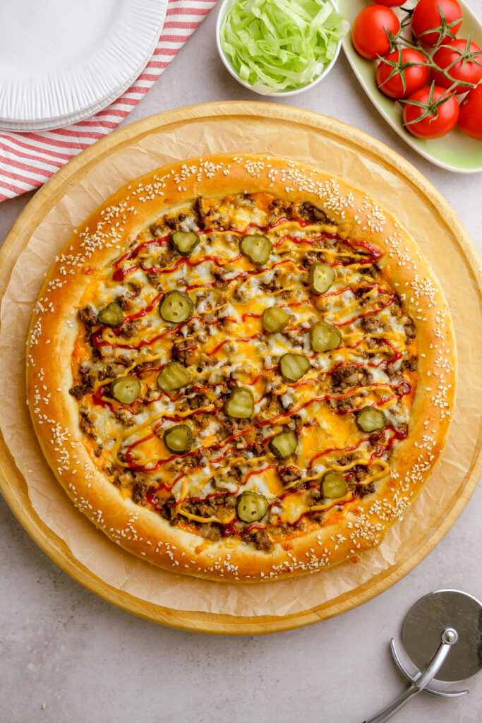 baked cheeseburger pizza