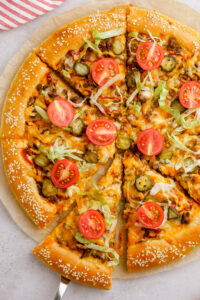 Cheeseburger pizza, a quick and easy dinner with tons of flavor