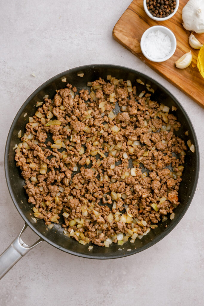 Ground beef for cheeseburger pizza