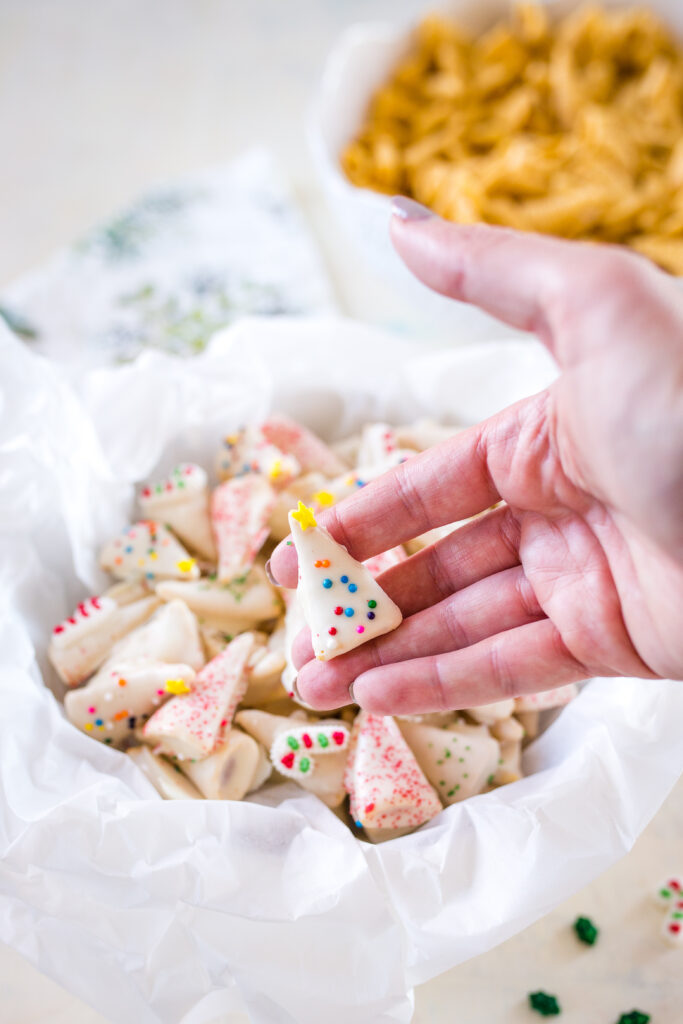 Enjoying Christmas treats trees, these fun dipped chocolate bugles that look festive like Christmas trees. 