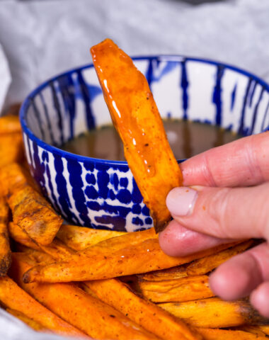 amazingly crisp sweet potato fries with caramel dipping sauce