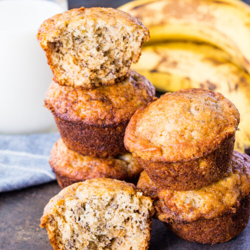 Banana bread muffins that are easy to make and delicious