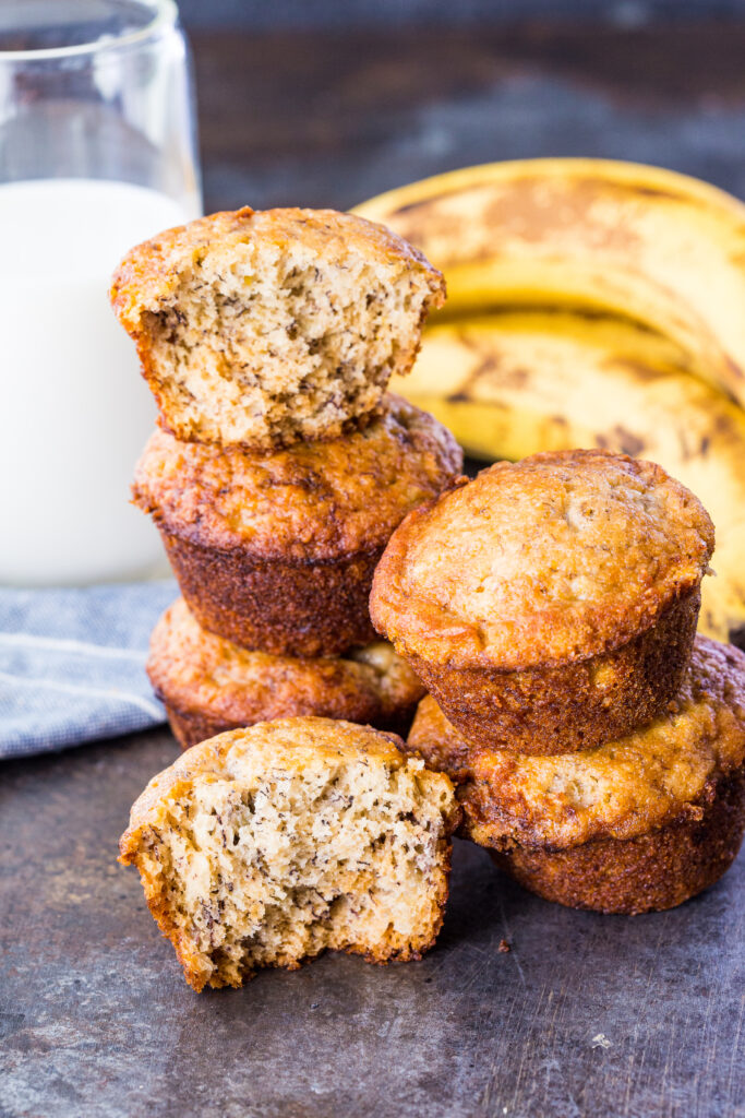 Banana bread muffins that are easy to make and delicious