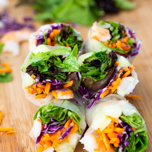 easy to make spring rolls with shrimp and fresh vegetables.