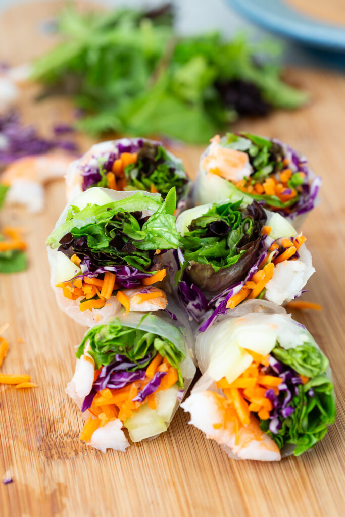 easy to make spring rolls with shrimp and fresh vegetables. 