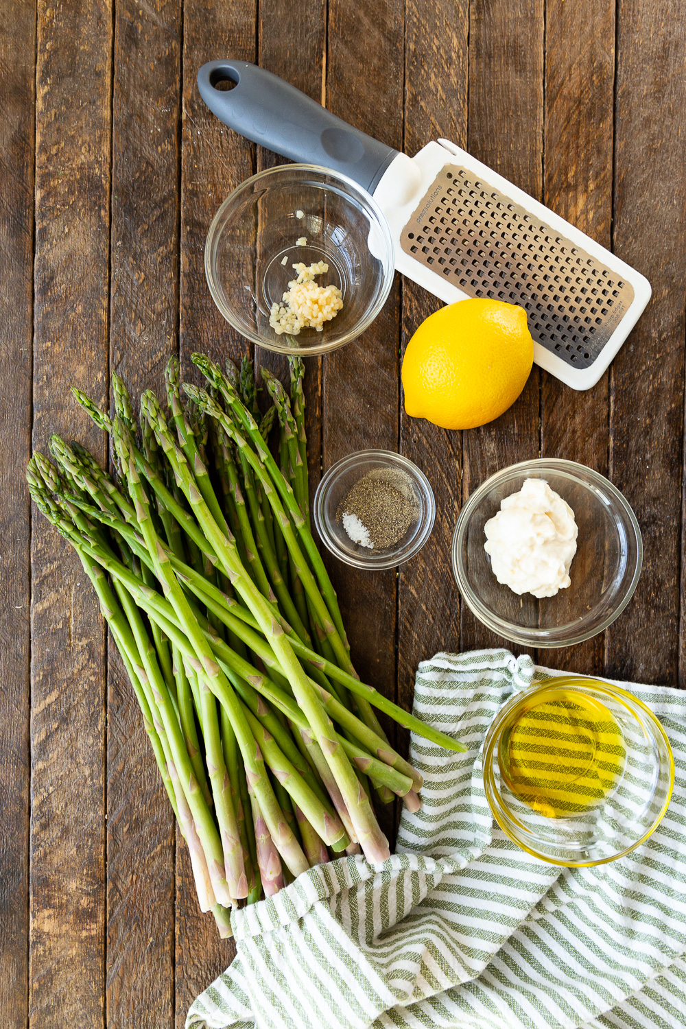 Ingredients for delicious air fryer asparagus