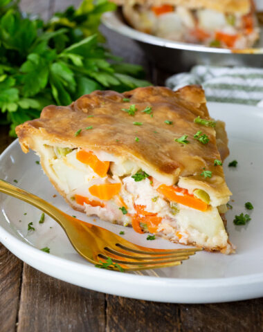 Homemade chicken pot pie, a simple recipe that is easy to make and so delicious