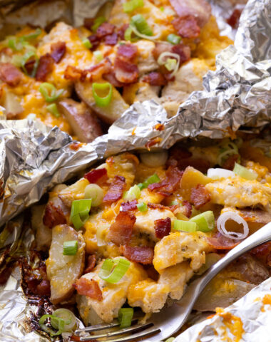 Easy to make foil packets with chicken, bacon, ranch, cheese, and potatoes.