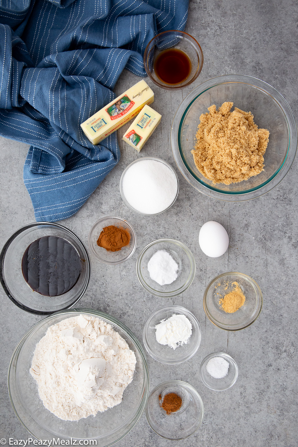 Gingerdoodle cookie ingredients, a delightful twist on a ginger snap and snickerdoodle, this Christmas cookie is soft, chewy, and delicious, plus super easy to make. 