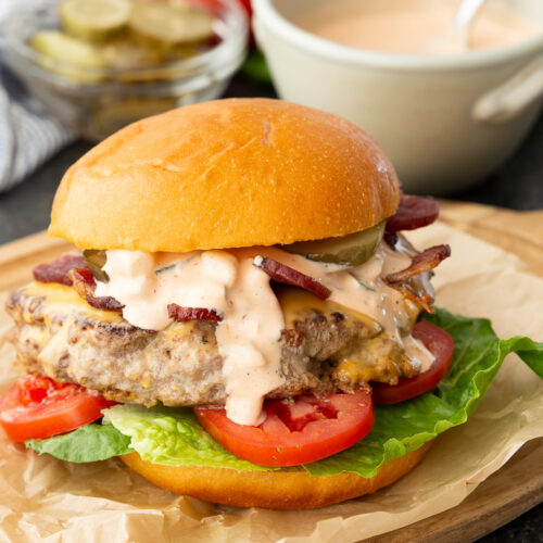 Burger sauce, a homemade sauce that elevates burgers with tangy, zippy, delicious flavor.