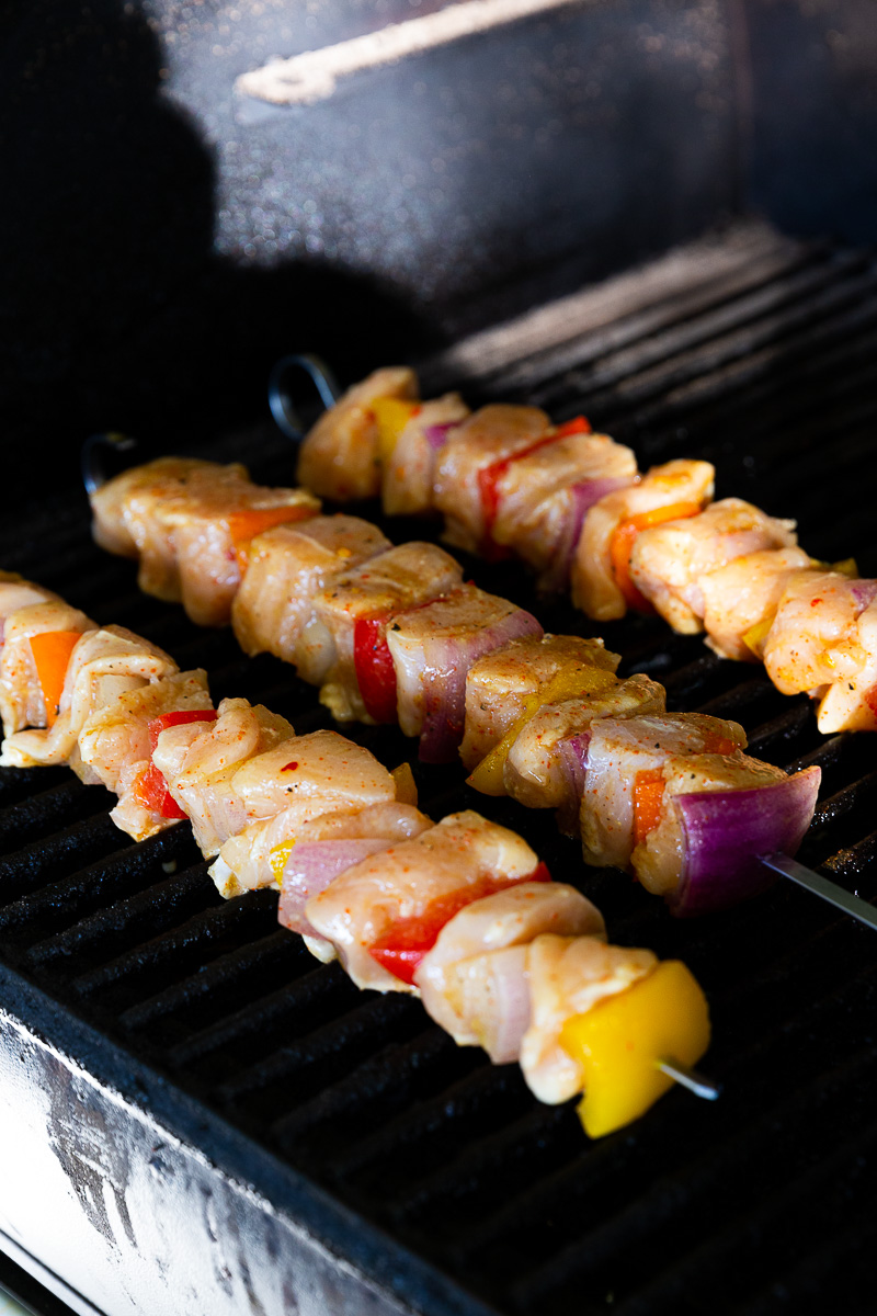 Grilling chicken skewers