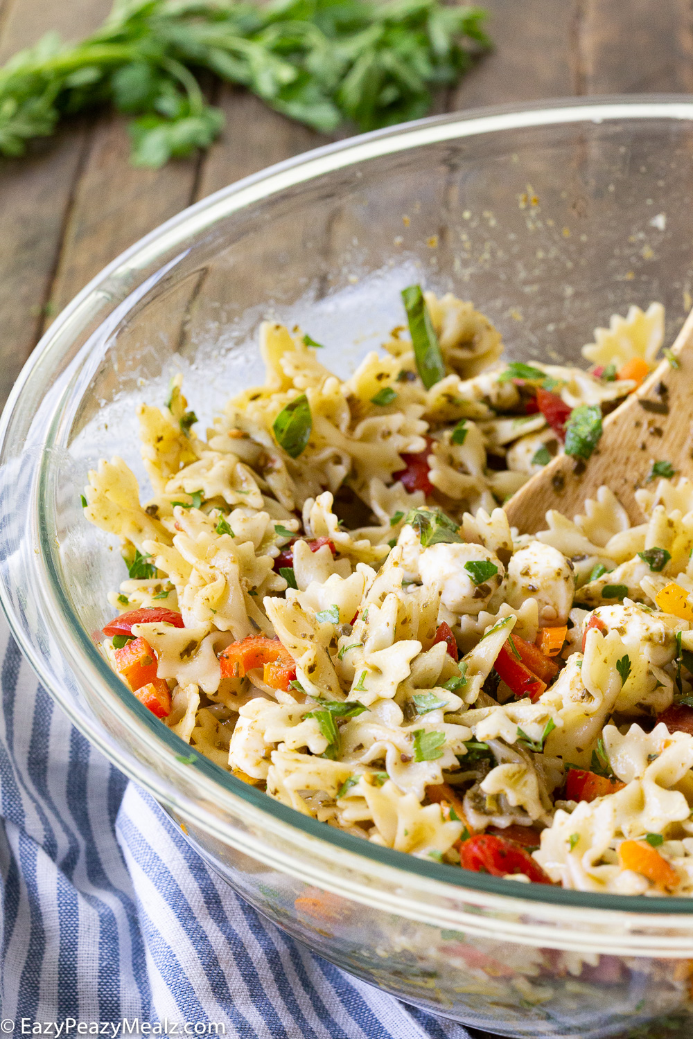 a delicious bowtie pasta, with an easy pesto sauce. 