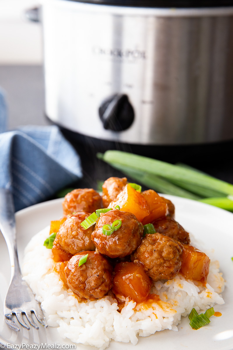 How to make slow cooker hawaiian meatballs.