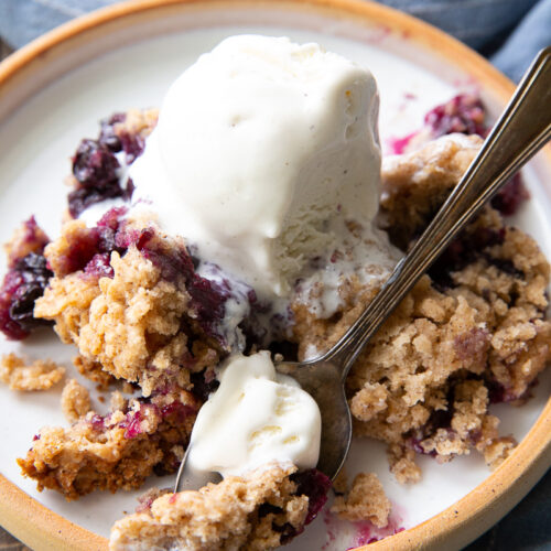Crock pot blueberry cobbler