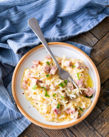 Slow cooker Cheesy ham and potatoes, a simple casserole that is full of flavor.